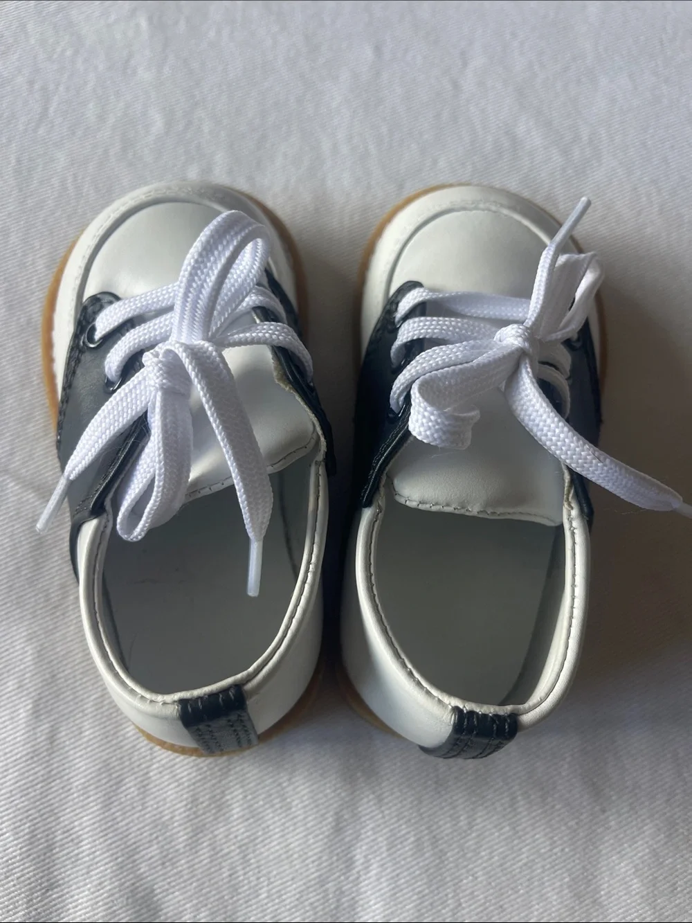 NWOB Classic Size 5 Two-Tone White and Black Kids Lace-Up Shoes by Trimfoot